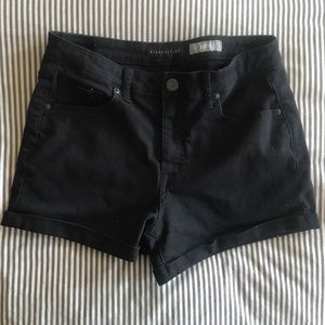 Like-New Midi Black Aeropostale Shorts Size 10